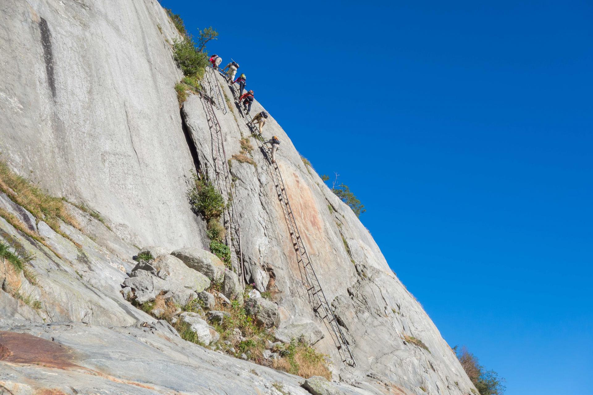 Echelles d'accès au glacier